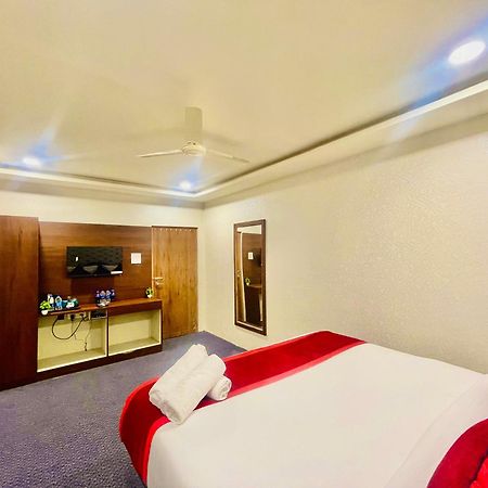 Hotel Eagle Grand Hyderabad Airport Zone Shamshabad Buitenkant foto