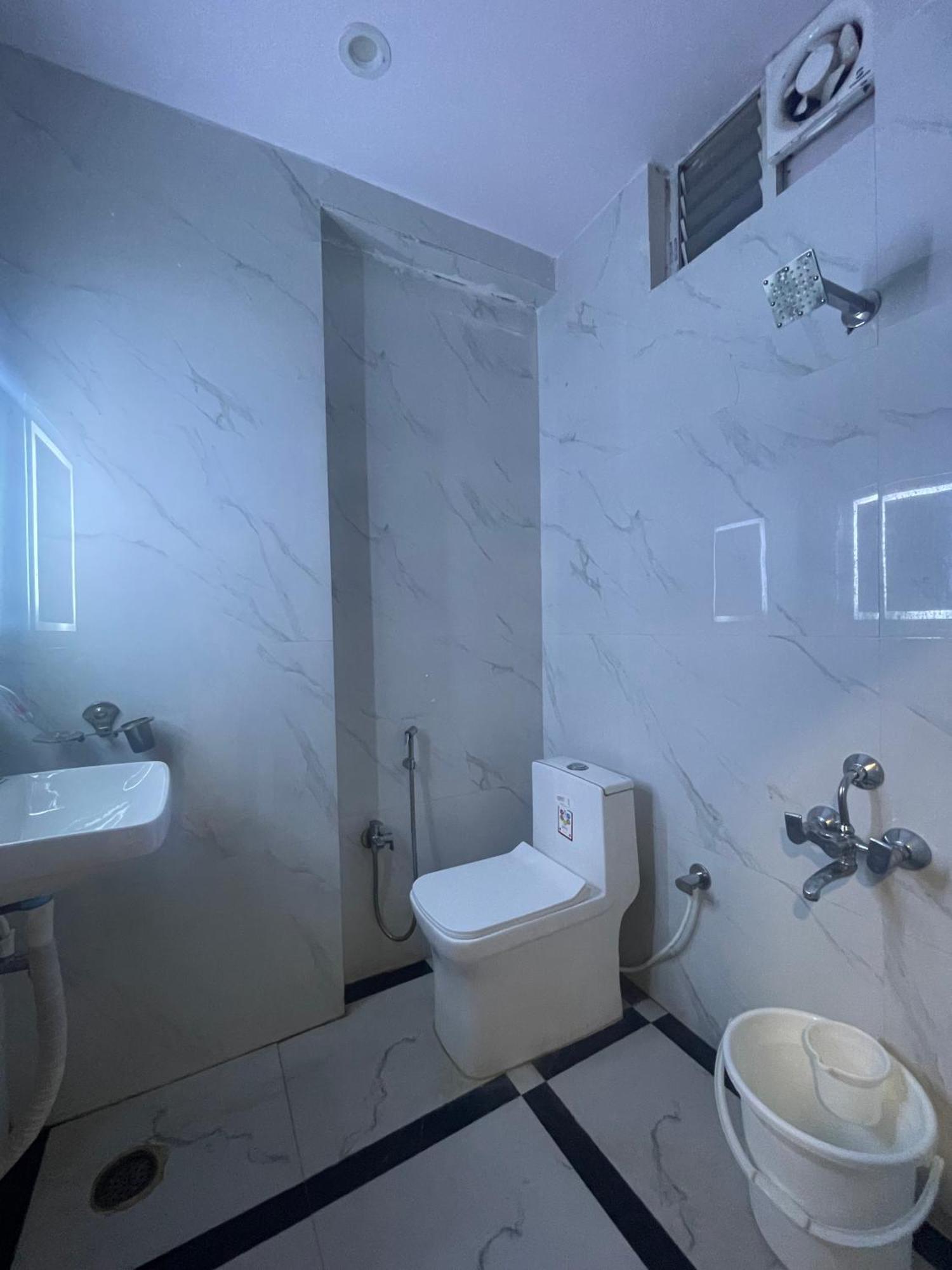 Hotel Eagle Grand Hyderabad Airport Zone Shamshabad Buitenkant foto