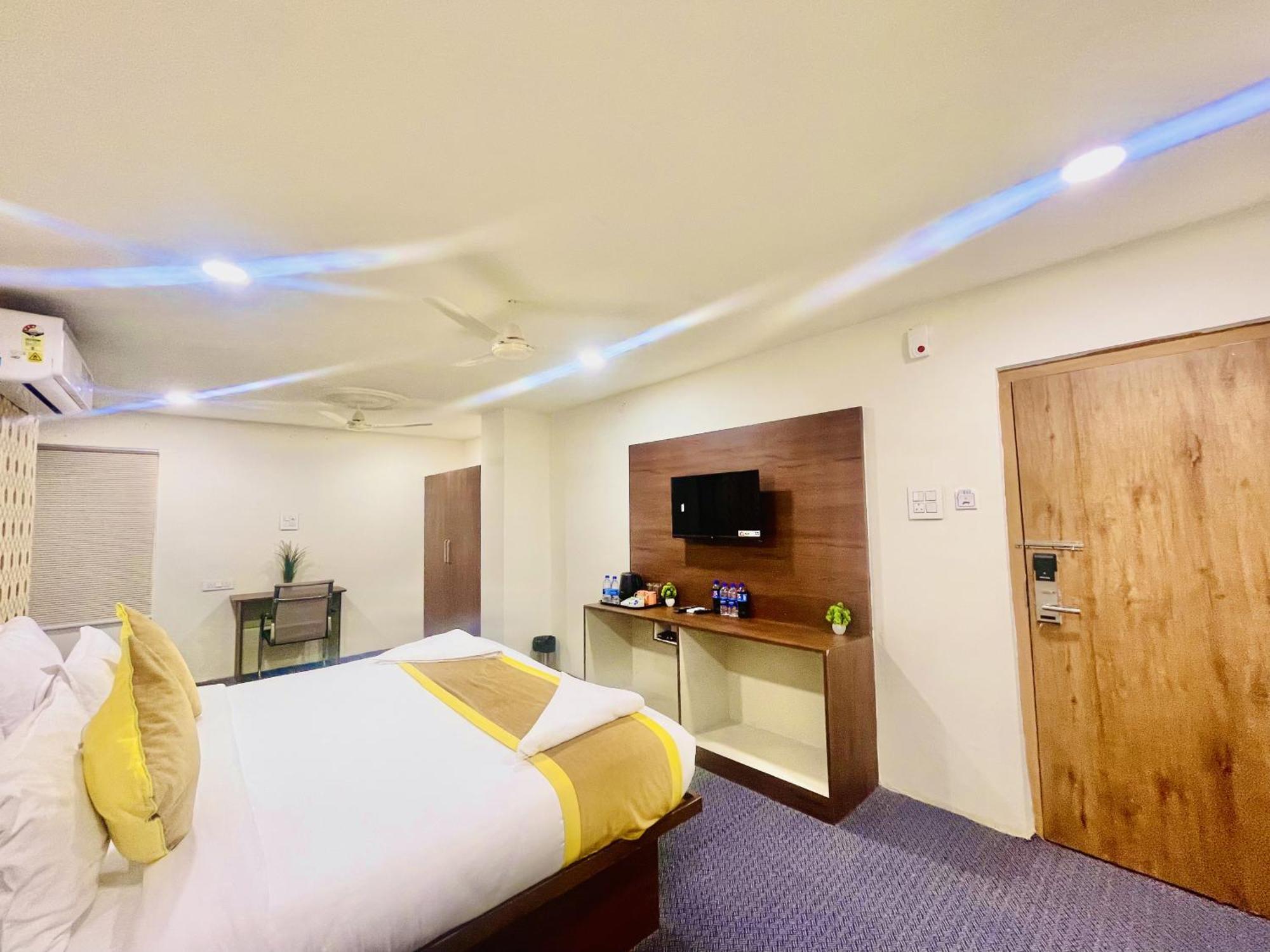 Hotel Eagle Grand Hyderabad Airport Zone Shamshabad Buitenkant foto