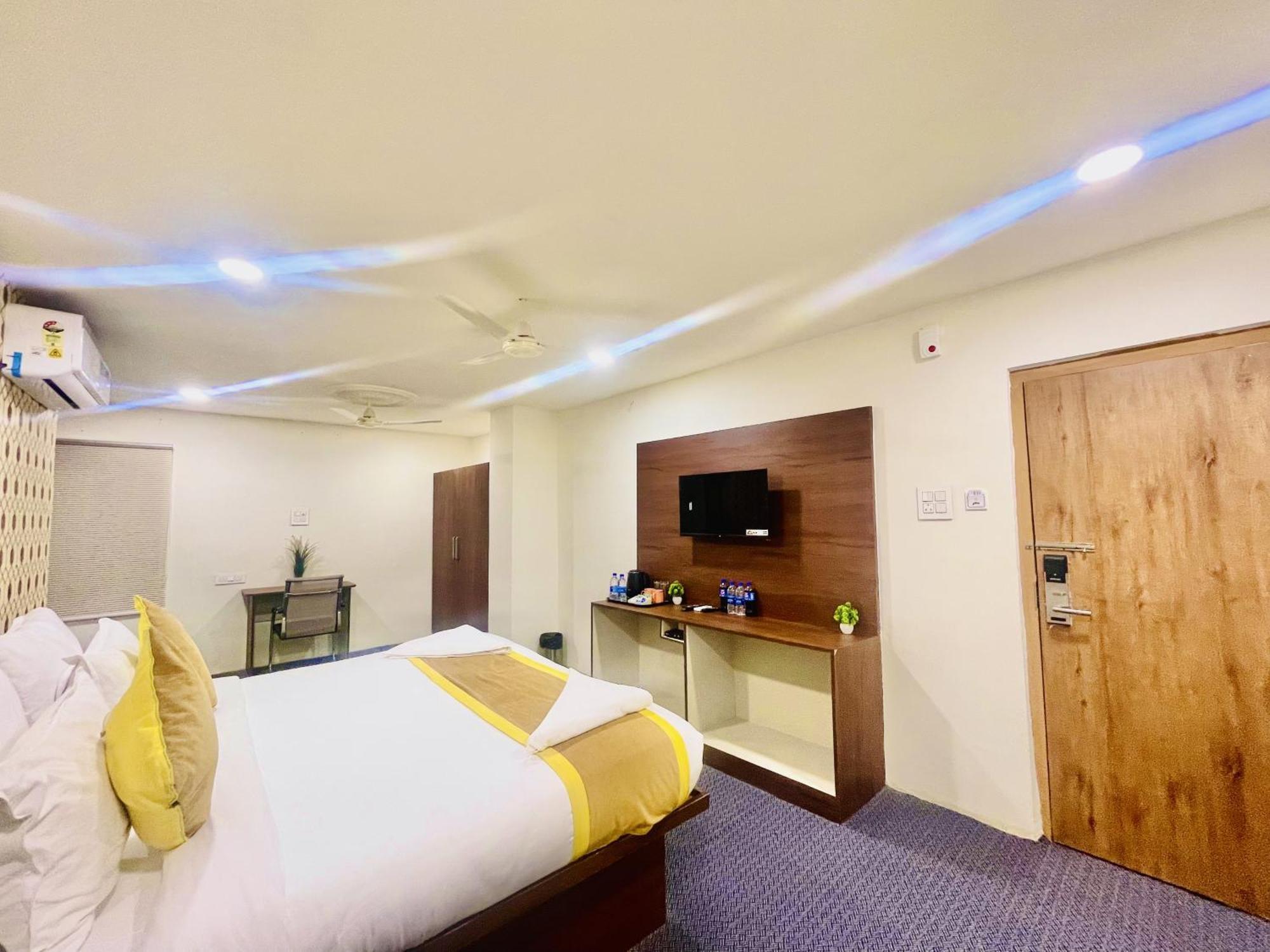 Hotel Eagle Grand Hyderabad Airport Zone Shamshabad Buitenkant foto