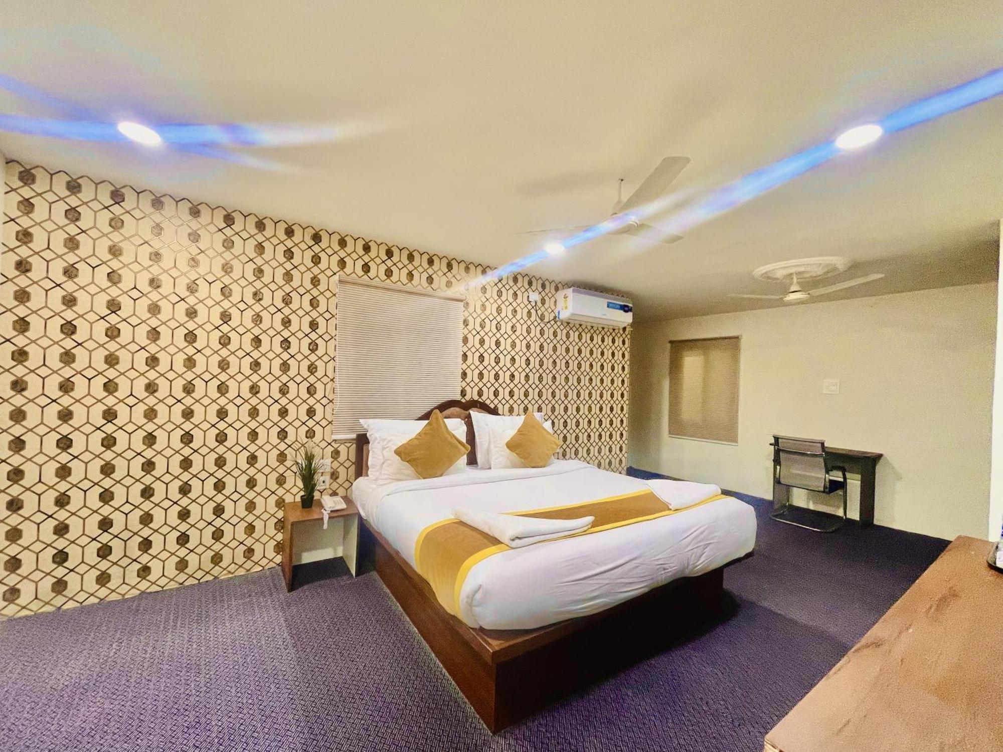 Hotel Eagle Grand Hyderabad Airport Zone Shamshabad Buitenkant foto