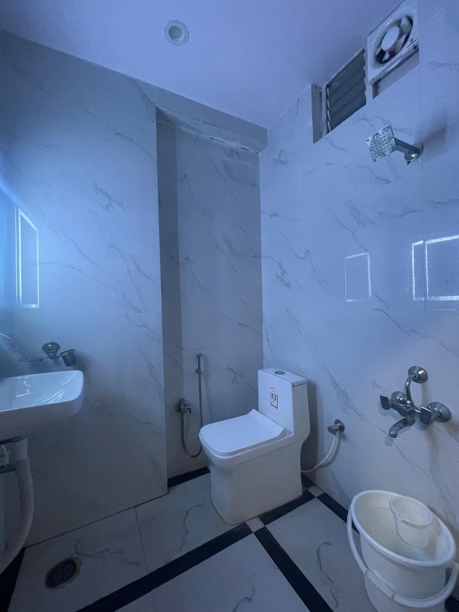 Hotel Eagle Grand Hyderabad Airport Zone Shamshabad Buitenkant foto